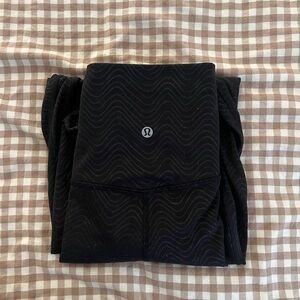 Lululemon Black with Wavy Design Leggings- Size 20